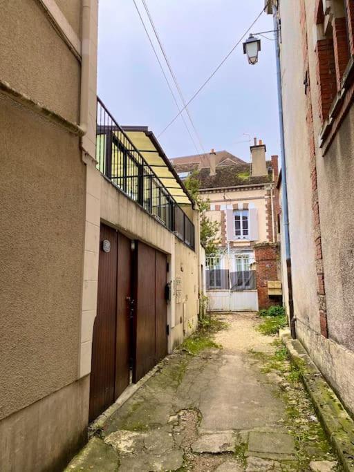 Le Beau-repaire De *